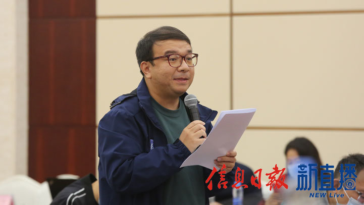 江西卫视提问(文颖 摄)