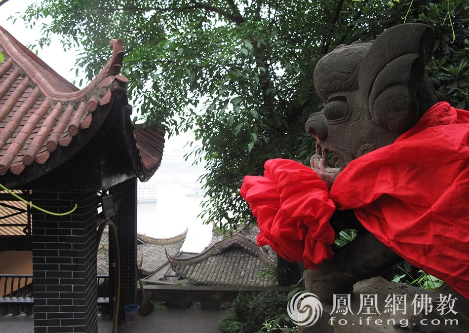 走进千年慈云寺:重庆最朋克古刹,山城中“不一样的烟火”