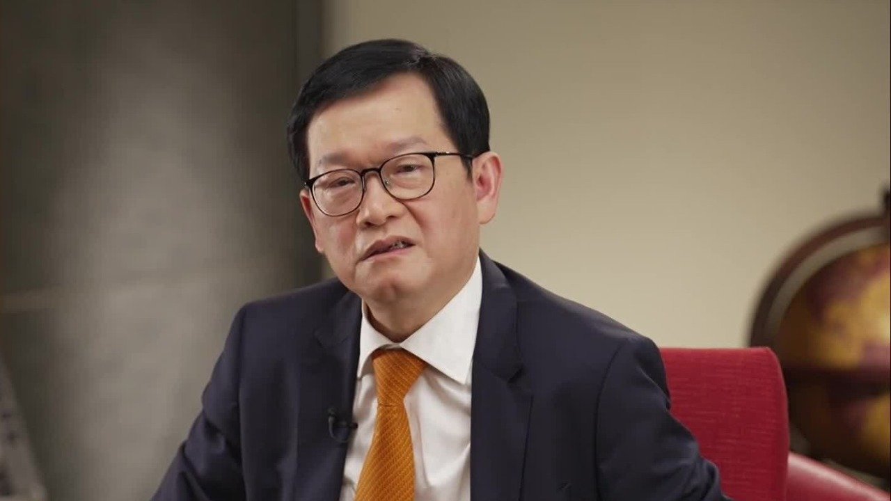 莫毅明的数学学科是跳过了本科直接读硕士，其它科目也通过自学完成了学业