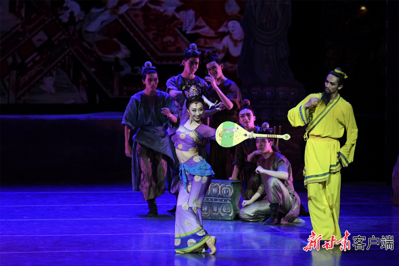 让观众们在光影中感受中国舞蹈艺术魅力