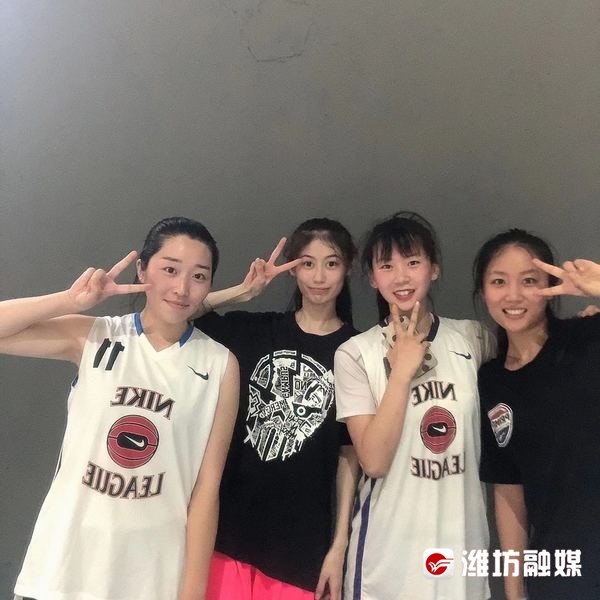 女篮队员任燕、陈文文、王佳、段甜甜（左起） 。