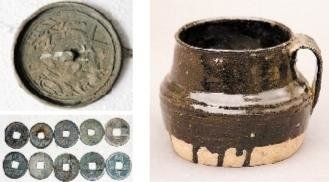 同时出土的铜镜、古钱币、单耳黑釉瓷罐
