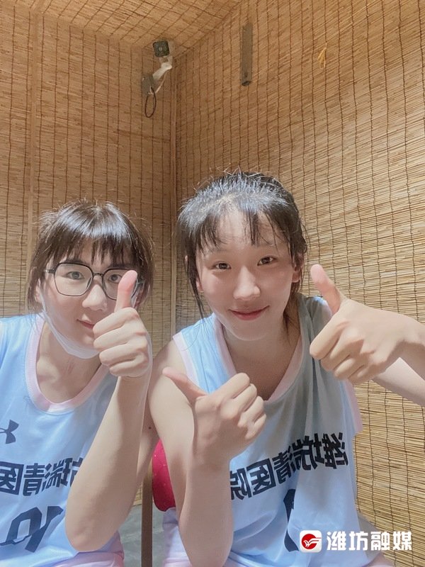 别春梅（右）和梁一凡。