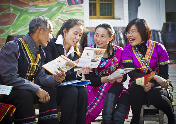 邮储银行服务城乡居民客户。