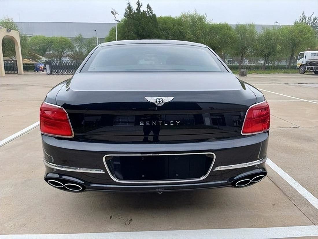 22款平行进口宾利飞驰v8现车直降优惠