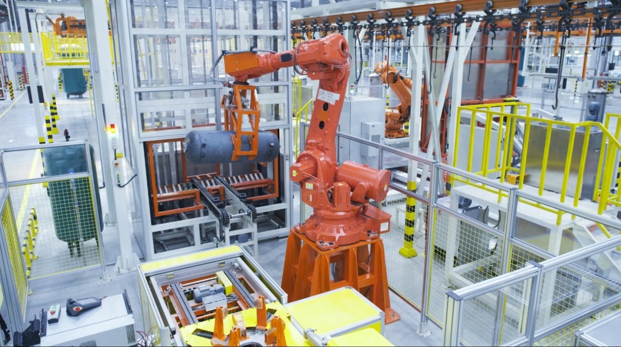 联通5g 机械臂进行海尔热水器动态装配