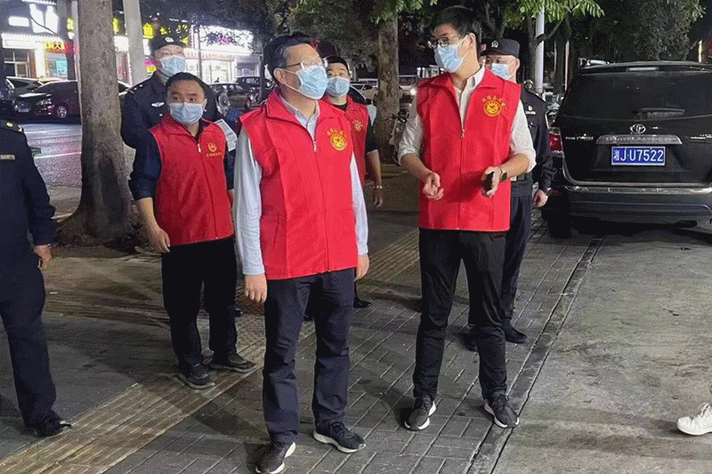 武陵区委副书记,统战部部长贺吉敏,区委常委,政法委书记邓慈陵,区委