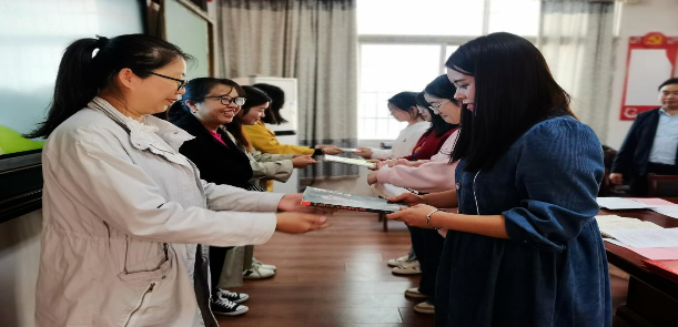 进贤民和五小：师徒结对育桃李 青蓝工程助成长