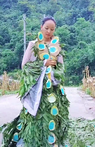 90后宝妈用化肥袋玉米叶等设计服装 网友:堪比巴黎时装秀凤凰网湖南
