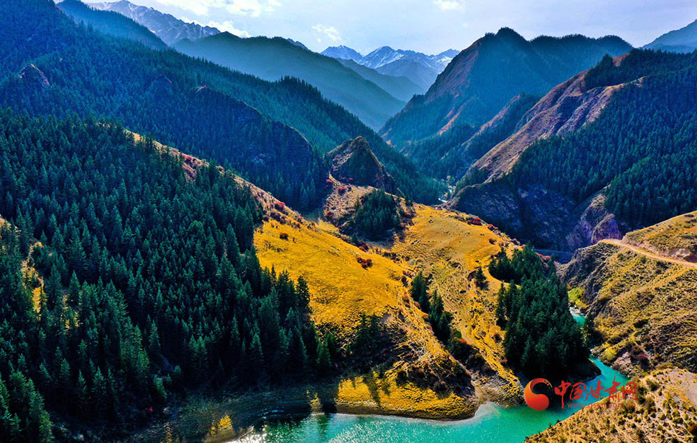 祁连山千里延绵 这靓丽“底色”谁看了不心动