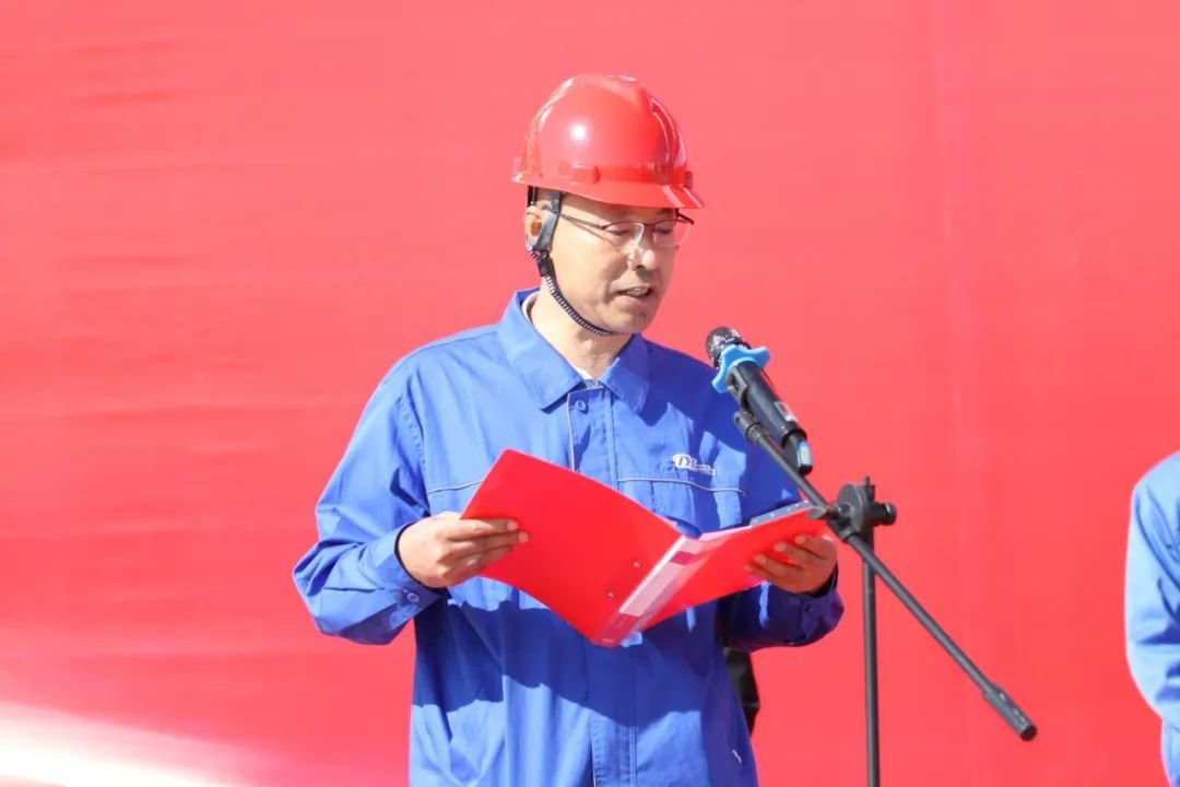 置业公司总经理耿加亮发言
