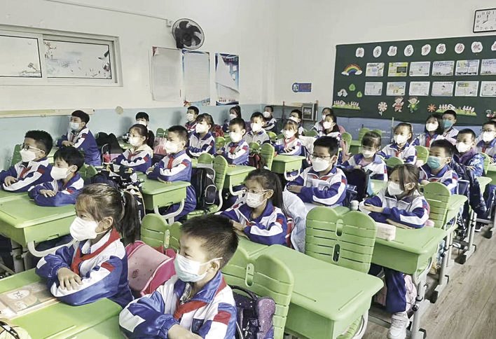 “双减”下的朝阳实验小学学生，在老师的精心教育下茁壮成长。