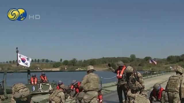 韩美举行联合军演，模拟渡河作战