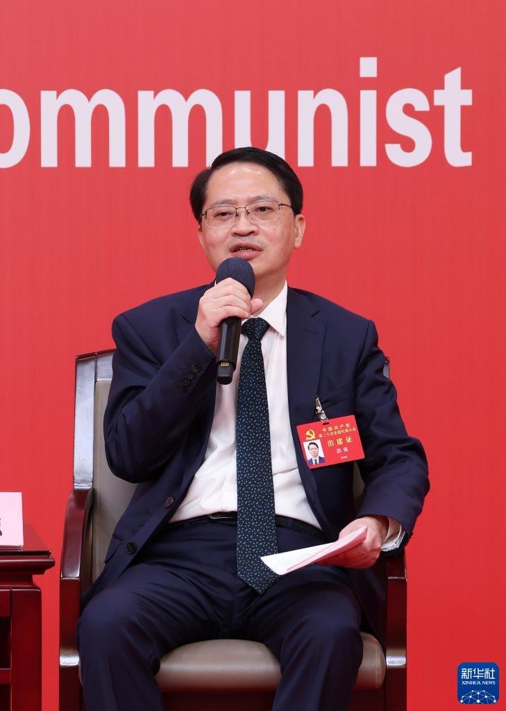 安徽省委常委、宣传部部长郭强在回答记者提问。 新华社 图