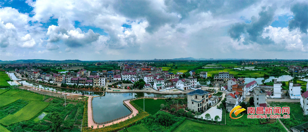 进贤县温圳镇白沙村委会老下俞家村河清岸绿风景美