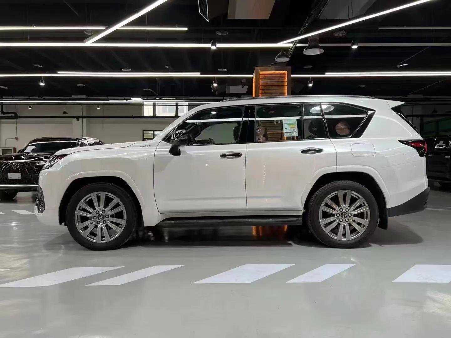 22款雷克萨斯lx600搭载双涡轮动力强劲