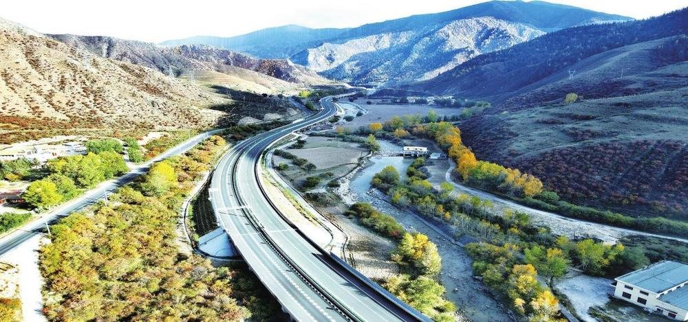 大夏河畔的王夏高速