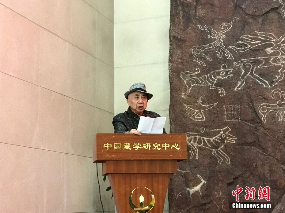 图为著名画家、收藏家、藏学家叶星生致辞。 <a target='_blank' href='/'>中新社</a>发 陈建新 摄