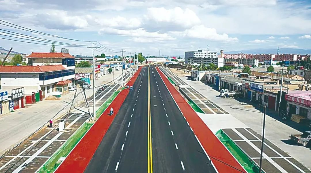 山丹县对焉支大道进行全面改造升级，让其成为安全行驶的放心路。