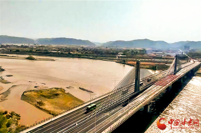 双向6车道 甘肃桥面最宽黄河大桥通车