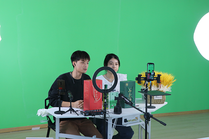 江西师范大学科技学院首届“坂上人家杯”大学生创意营销实践大赛启动