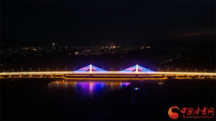 双向6车道 甘肃桥面最宽黄河大桥通车