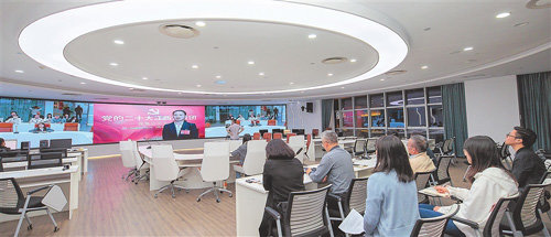 10月17日，江西日报记者对党的二十大江西省代表团部分党代表进行视频连线采访。本报记者 吴福清摄