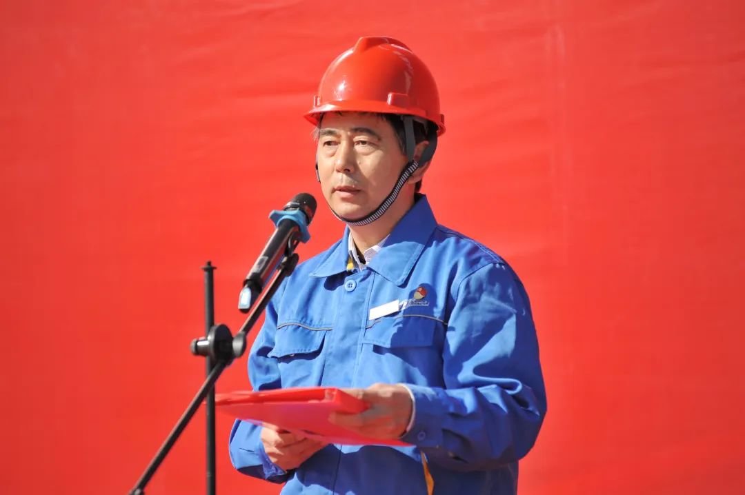 集团总工程师、总运行处主任于修源主持会议