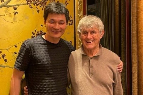 李毅晒与米卢合影：他说看到现在的中国足球不开心_凤凰网
