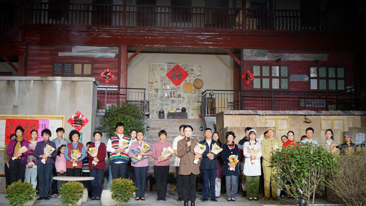 实景话剧《里院》首演 再现青岛老城烟火气