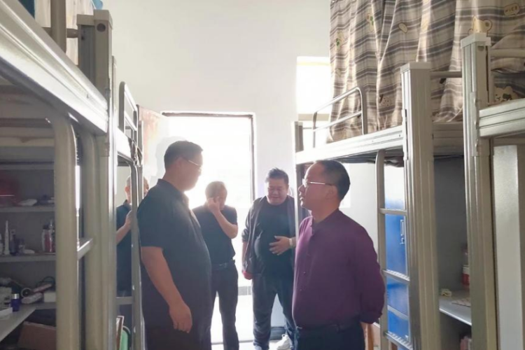 赣州职业技术学院院长李方柏深入全南产业学院调研指导工作