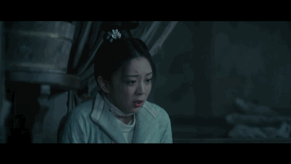 卢凌风和巨蟒搏斗。