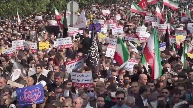 伊朗宗教圣地遭IS恐袭 民众大游行：打倒美国！打倒以色列！