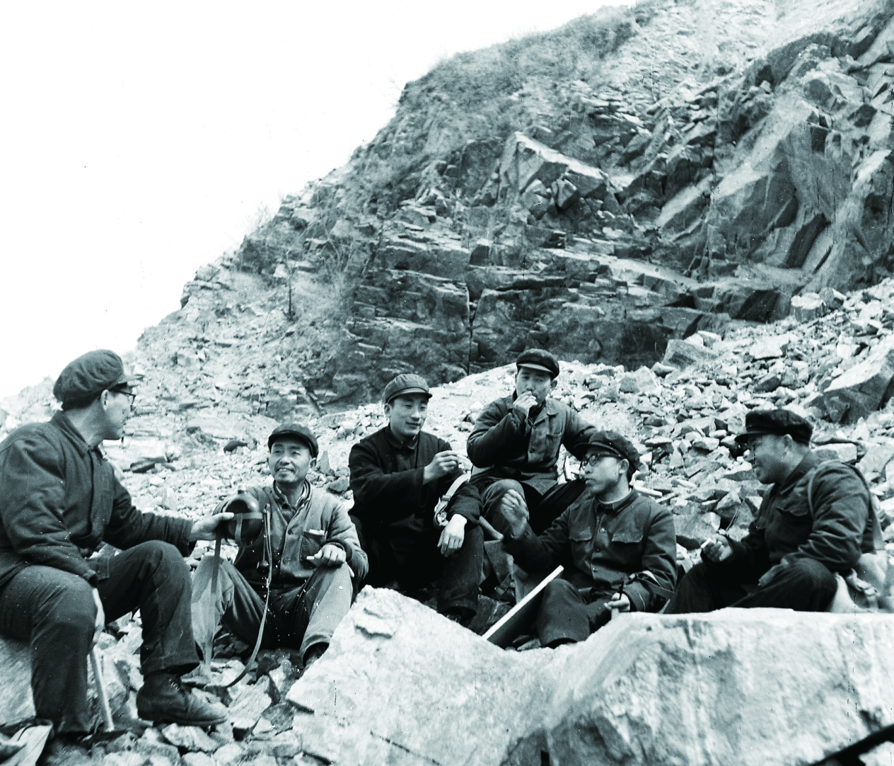 (第六地质大队队员工作老照片)