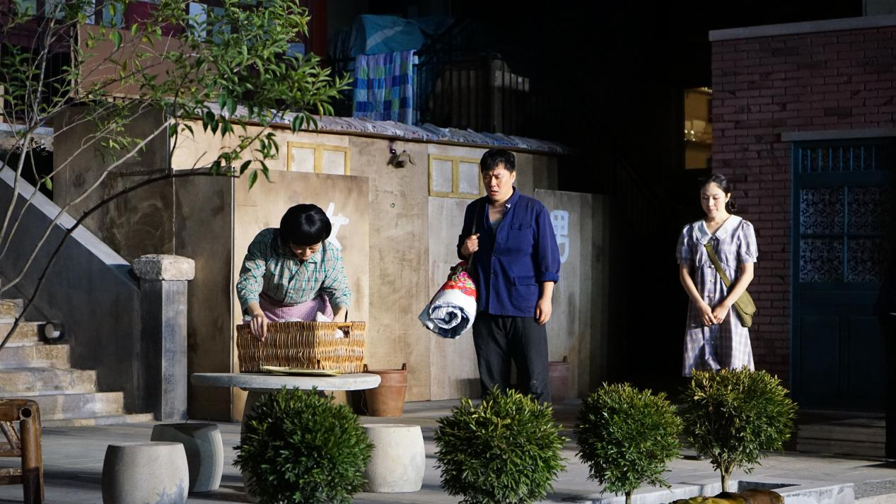 实景话剧《里院》首演 再现青岛老城烟火气