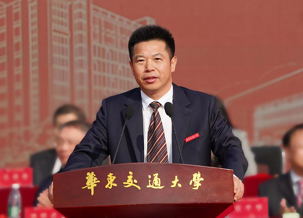 校党委副书记,校长徐长节发表题为《华交之问》的讲话