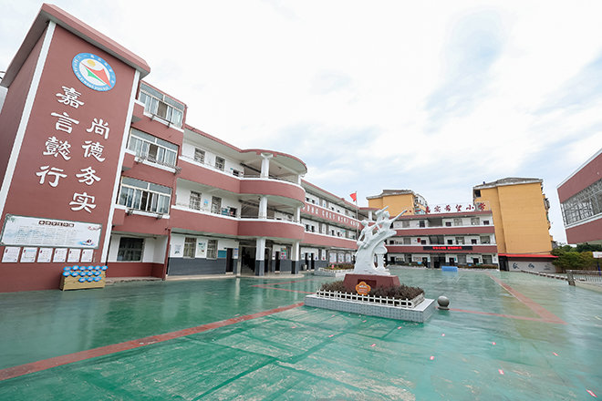 温暖同行 “健康饮水我知道”公益活动走进八一嘉实希望小学