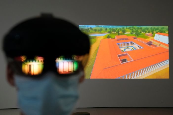 图2:HoloLens