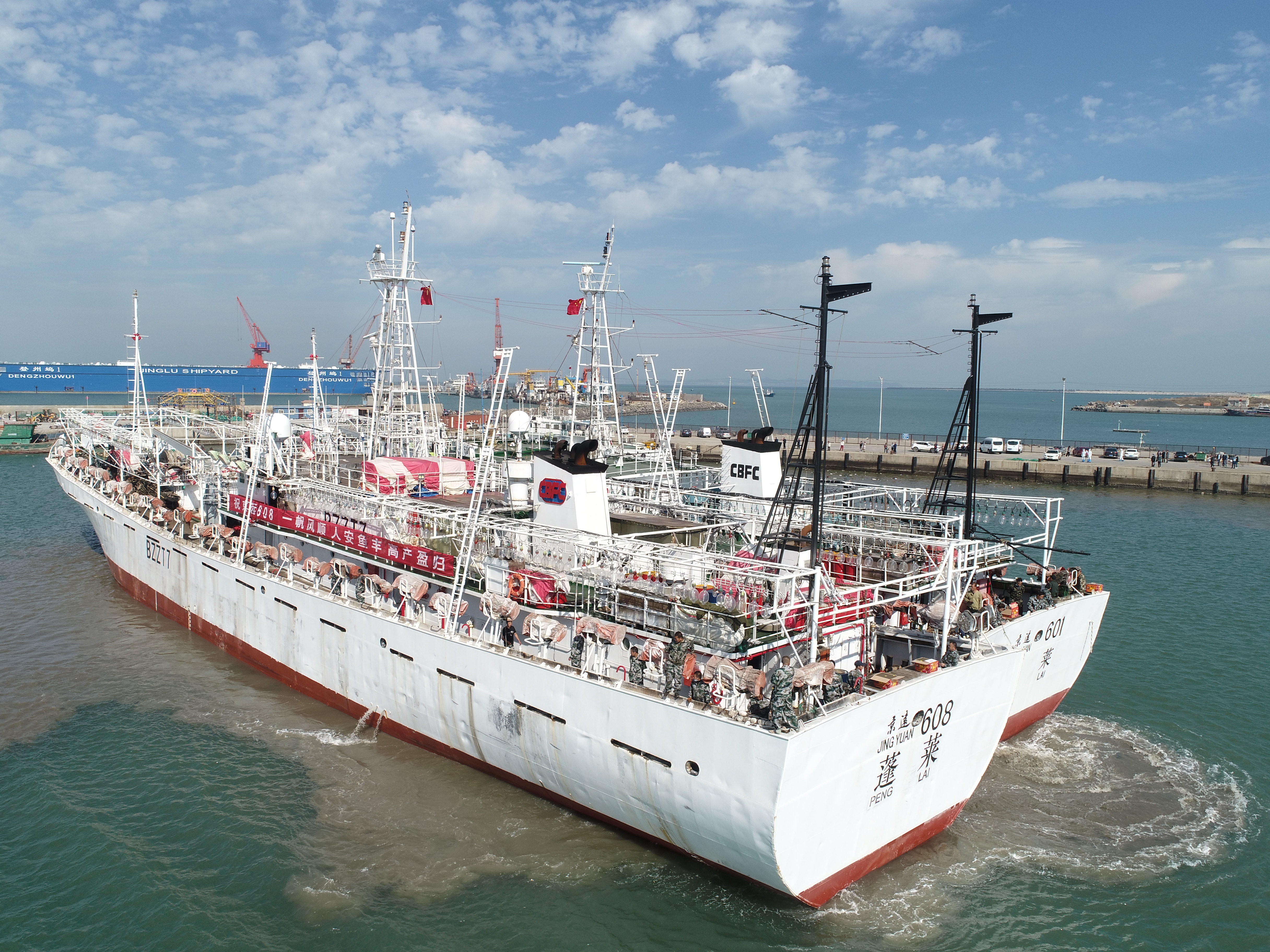 蓬莱出入境边防检查站助力2艘千吨级远洋鱿钓船通关起航凤凰网青岛