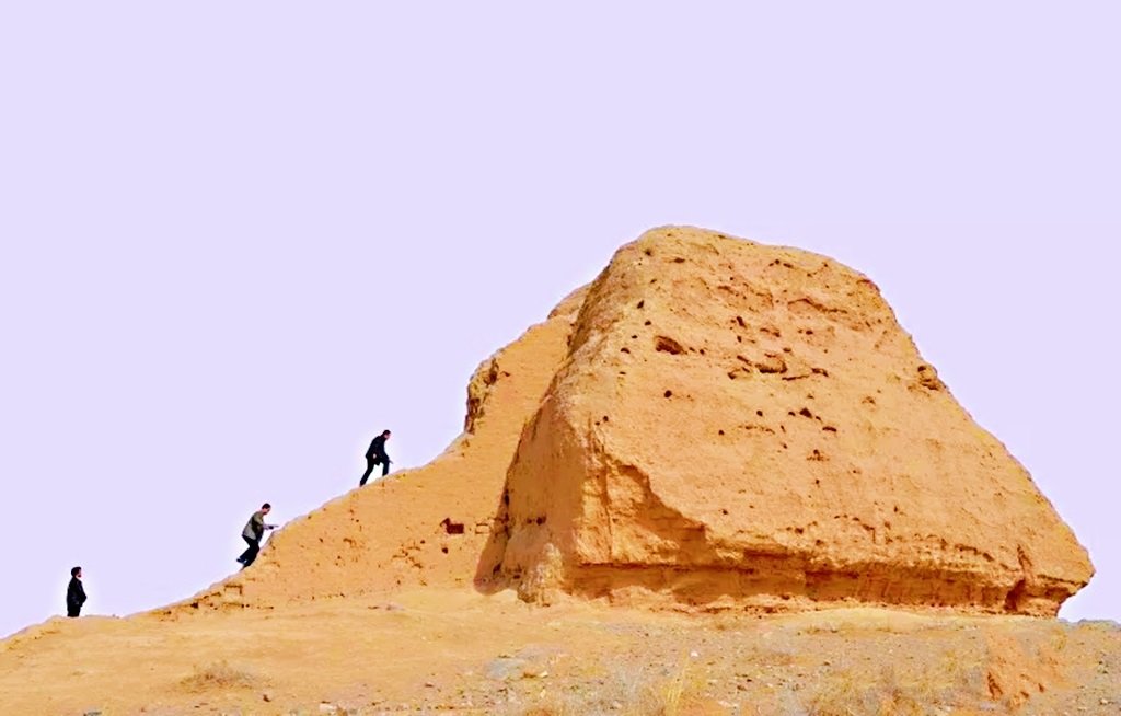 ▲长城烽燧,人称“达公墩”。