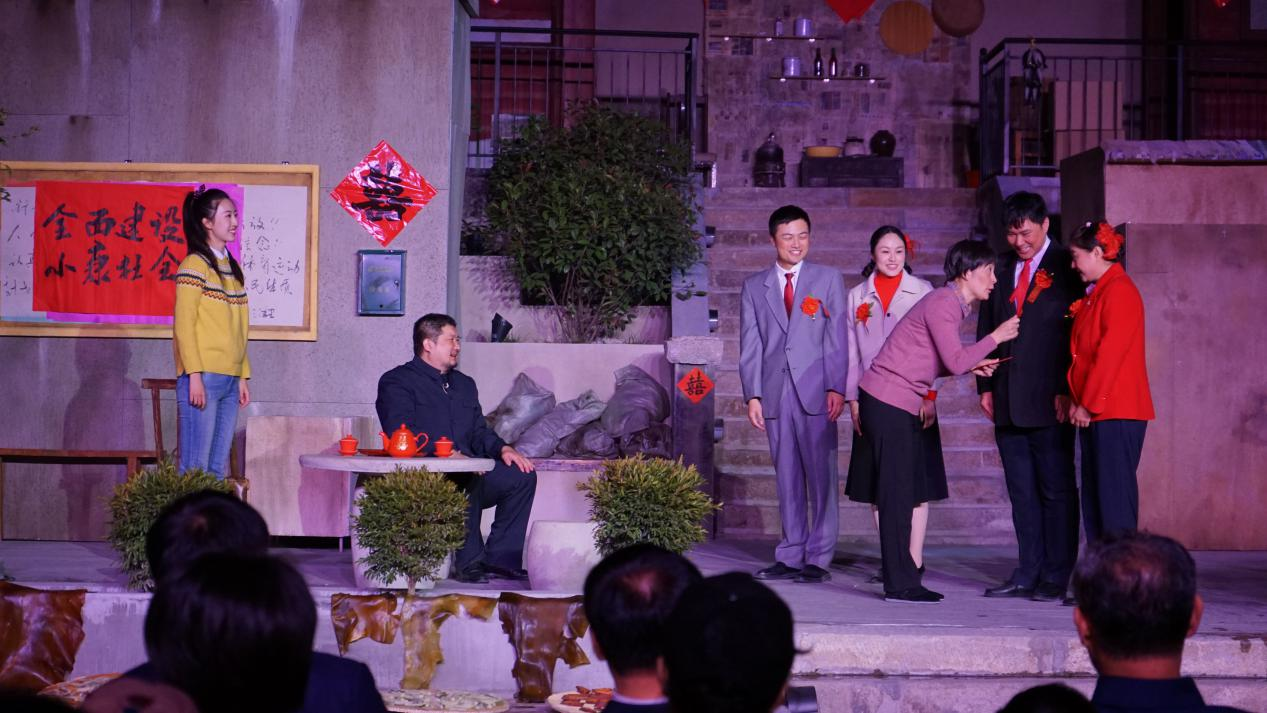 实景话剧《里院》首演 再现青岛老城烟火气