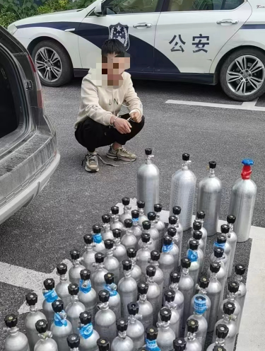 景德镇警方打掉一个吸贩"笑气"的团伙 多人被抓