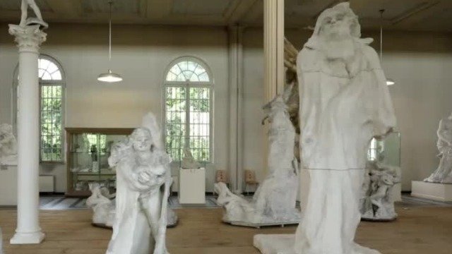 伟大的碰撞，罗丹为了创作巴尔扎克的纪念肖像，做了数不清的石膏初稿