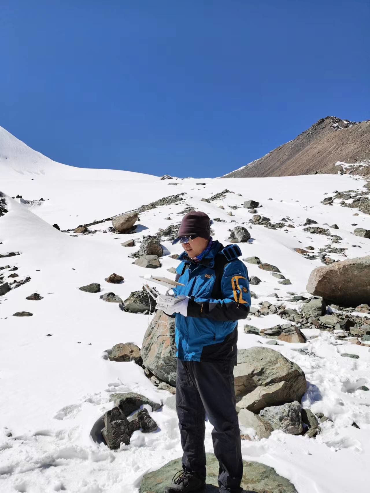 2021年祁连山摆浪河21号冰川无人机航测。