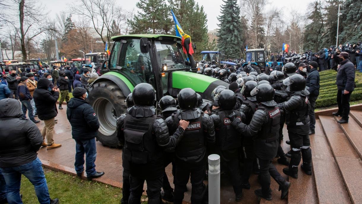 能源价格高企 摩尔多瓦民众示威吁总统下台