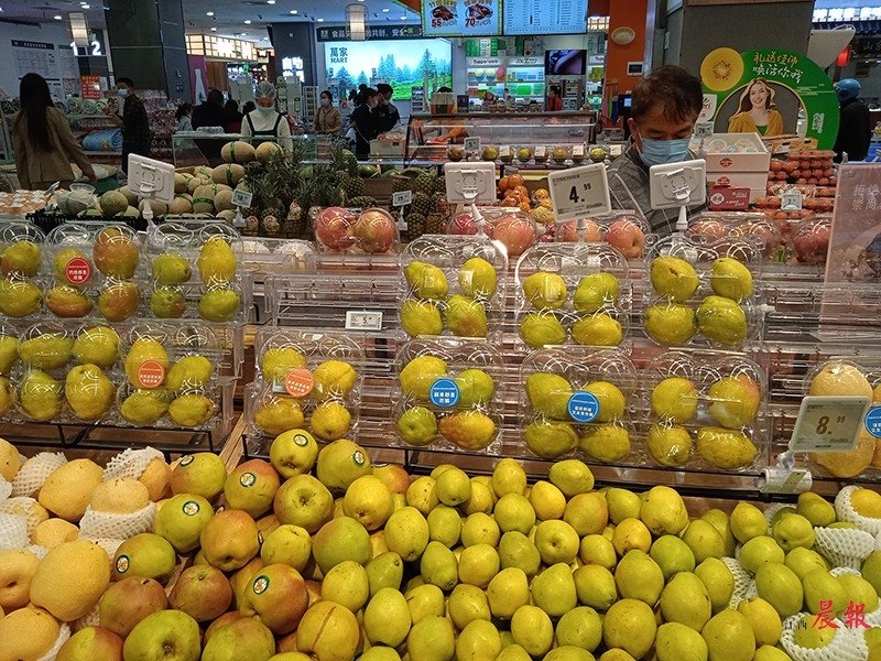 南昌反诈新招超市的蔬菜水果贴上了反诈贴纸