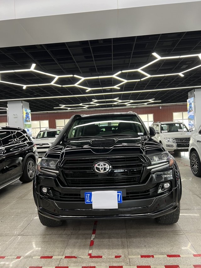 20款丰田柴油陆巡4500黑金刚现车可分期