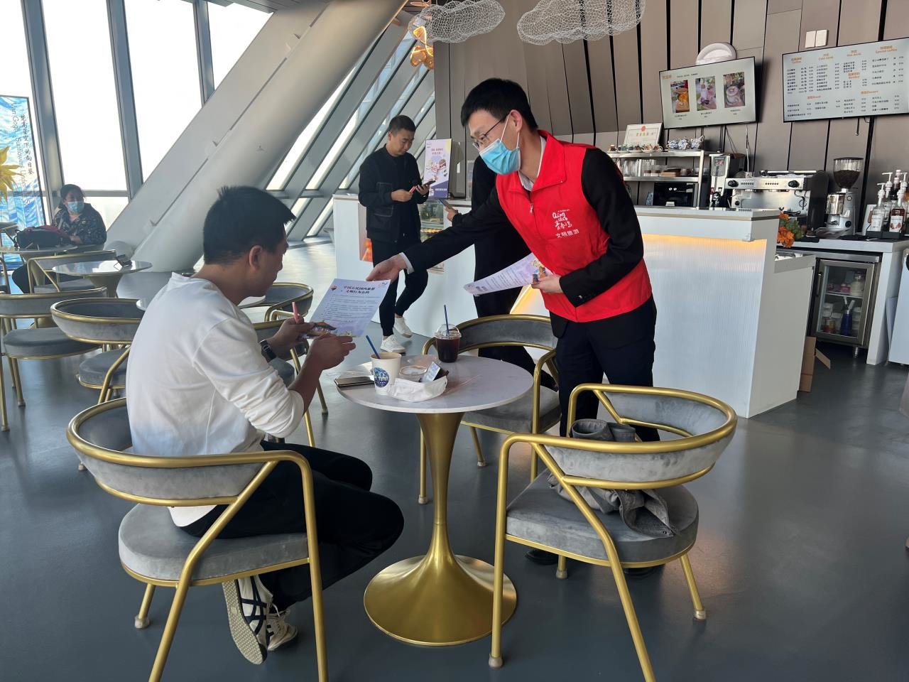 志愿实践花开海天！打卡体验酒店景区里的文明旅游