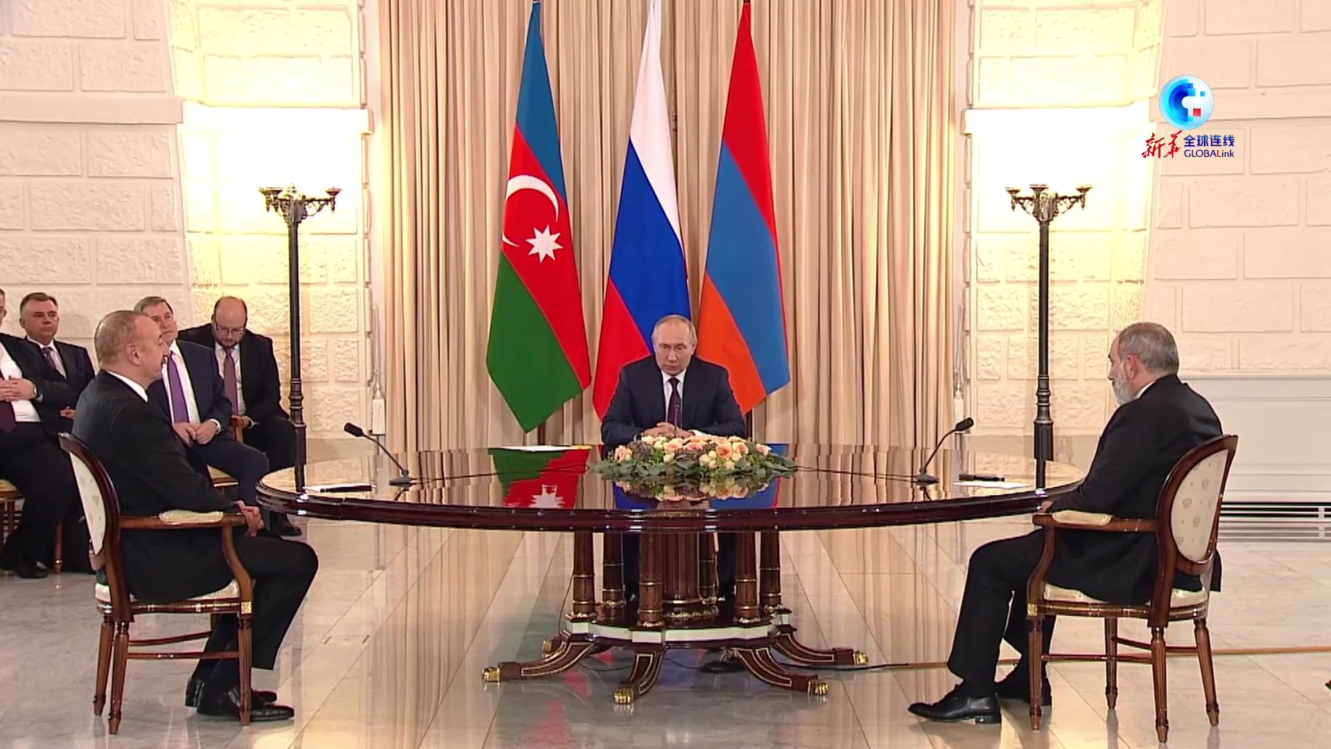 全球连线｜俄阿亚三国领导人就纳卡问题举行三方会谈