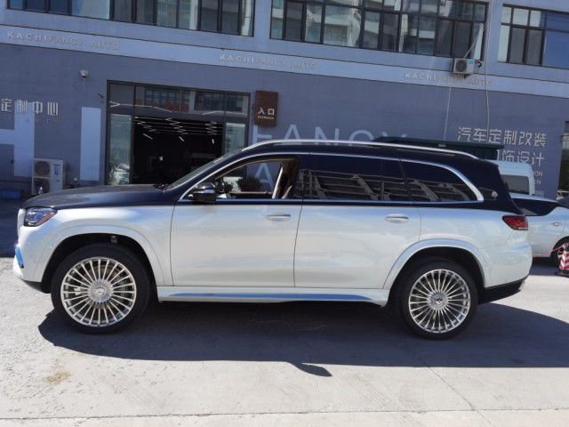 22款奔驰gls450升级双拼色迈巴赫四座车